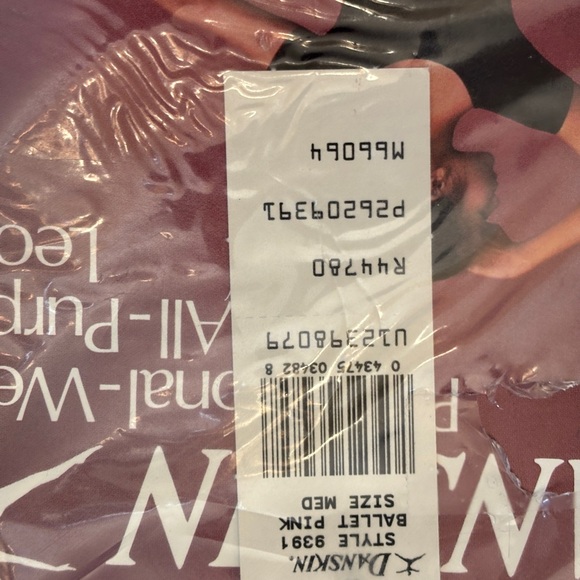 Danskin Pink All-Purpose Scoop Neck Leotard Girl’s Medium New with Tags - Picture 3 of 3